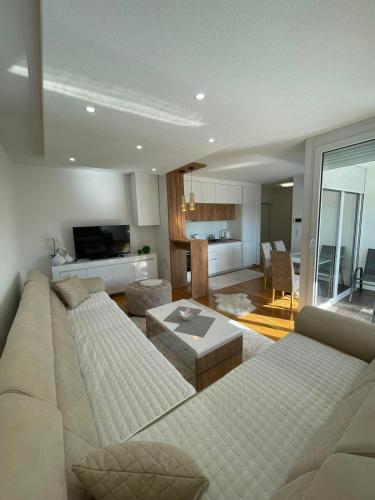 Apartman Sisters in Husimovci