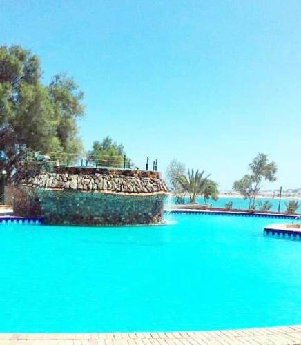 Swimming pool, شاليه رائع مجدد للعائلات فقط باندلسيه مطروح in Marsa Matruh