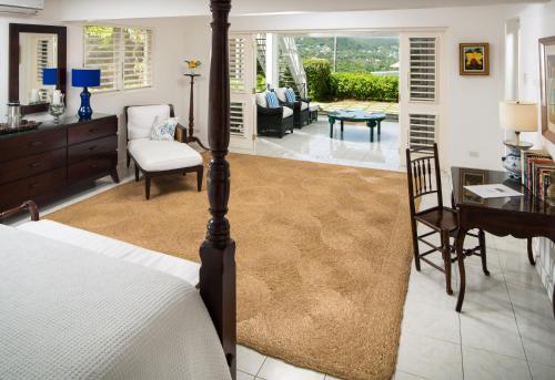 374397483 Round Hill Hotel & Villas