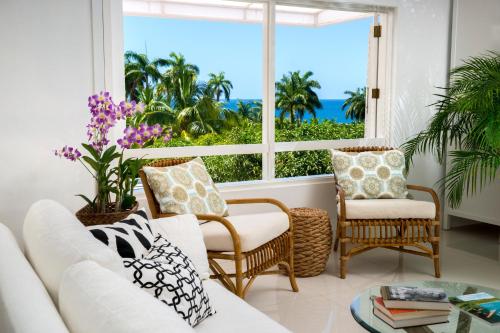 374398186 Round Hill Hotel & Villas