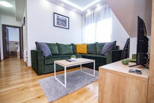 2 bedrooms, 3 beds