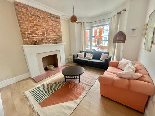Beautiful Family Home in the Heart of Swansea 1