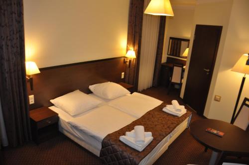 2 twin beds