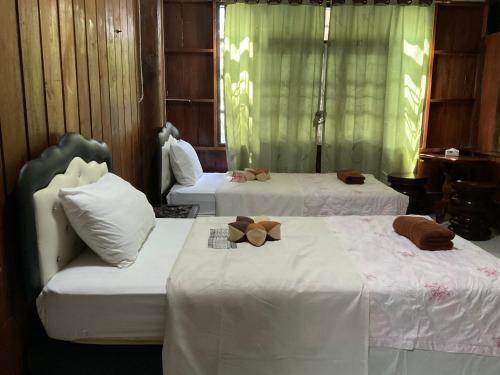 2 twin beds