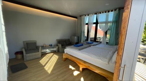 2 double beds, 1 twin bed