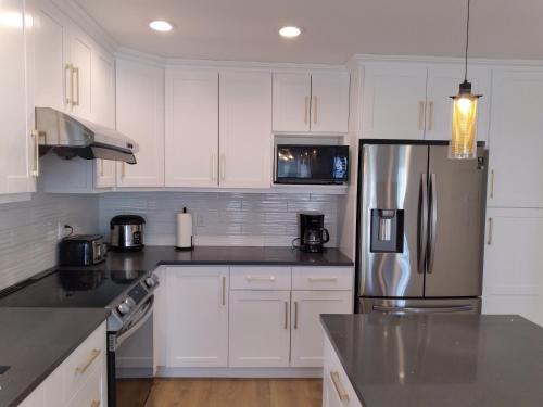 Convenient to Attractions & Close To Airport in Vancouver, Canada