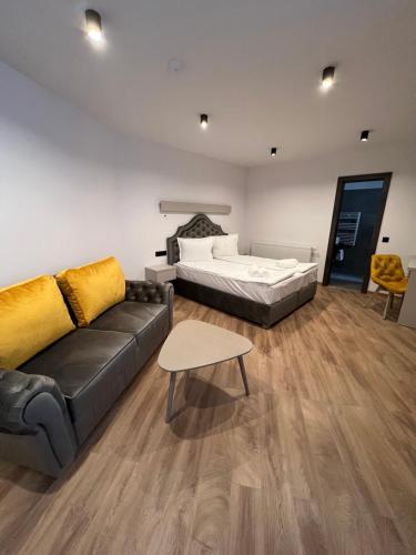 Attic Deluxe Queen Room