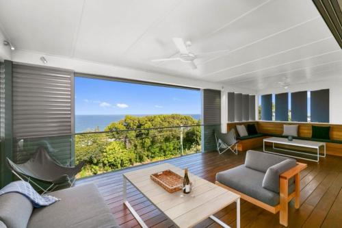 Seaview Tce Spectacular Home with Stunning Ocean and Headland Views – khách sạn tại Sunshine Beach