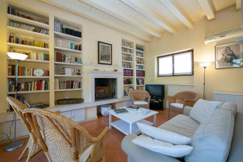  Villa Faccioli Magnolia And Oleandro With Shared Pool - Happy Rentals in Colognola ai Colli