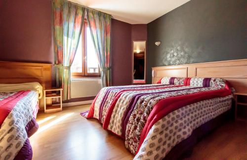 1 double bed, 1 twin bed