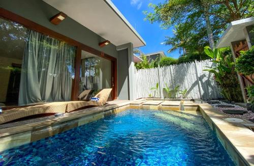 VILLA ASAM pool side