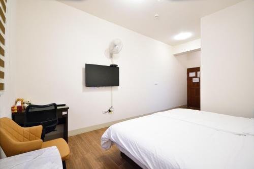 Double Room with Private Bathroom image 8