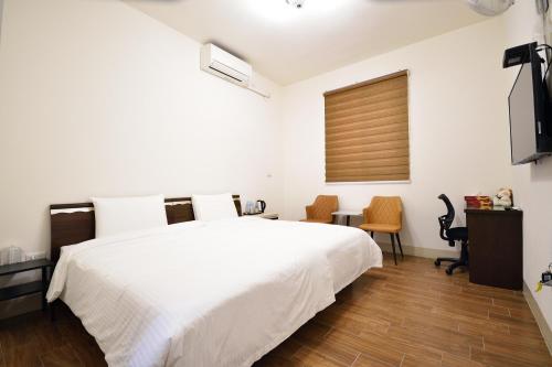 Double Room with Private Bathroom image 7
