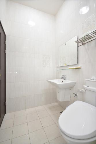 Double Room with Private Bathroom image 4