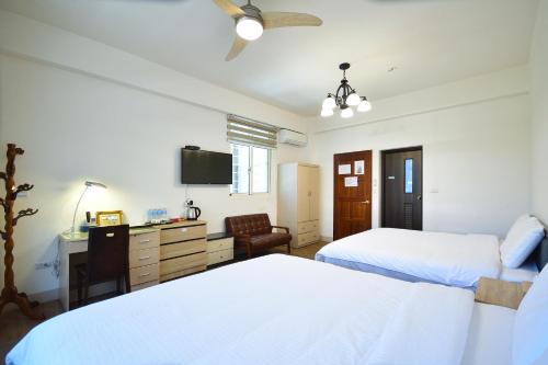 Quadruple Room image 7