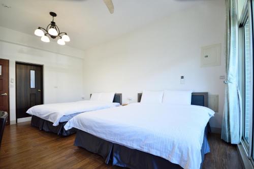 Quadruple Room image 6