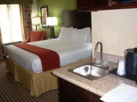 Holiday Inn Express & Suites Maumelle, an IHG Hotel