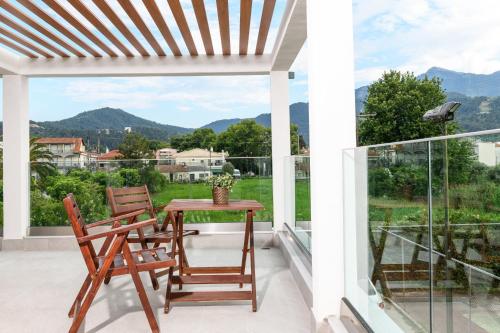 Hotel Aethria – Thassos Town, MO