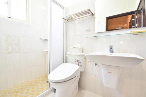 Single Room image 4