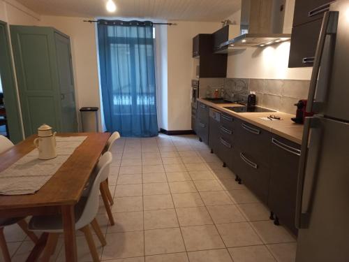 virtuve, Superbe appartement proche rivière (Superbe appartement proche riviere) in Besseges