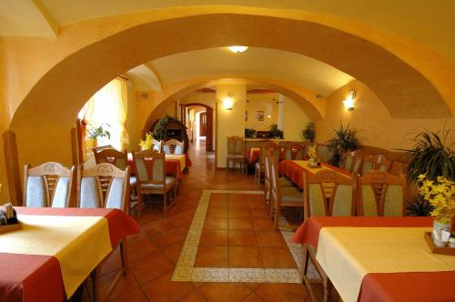 Ресторан, Mahleruv Penzion Na Hradbach in Їхлава