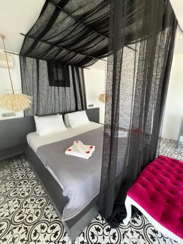 1 king bed, 1 sofa bed
