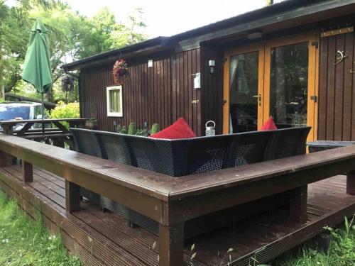 lovely log cabin on woodland site