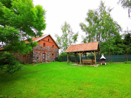 B&B Wydminy - Mazurski Ogród - dom z ogrodem, kominkiem i wiatą biesiadną - Bed and Breakfast Wydminy