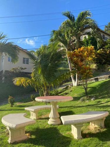 Vaade, Homely environment ideal for a home away from home in Anse La Raye