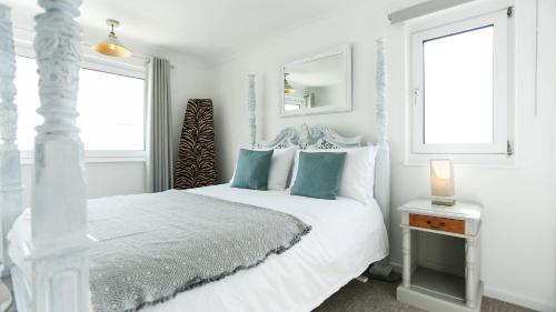 Tides - Beach front apartment in Bracklesham Bay