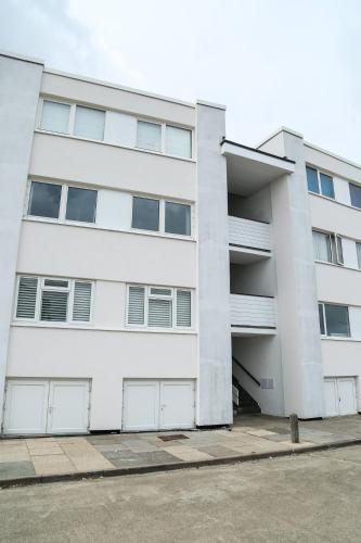 Tides - Beach front apartment in Bracklesham Bay