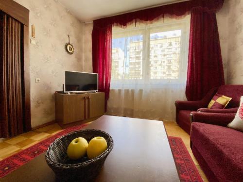 Spacious 3-Room Apartment & Residential Parking in Ziepniekkalns