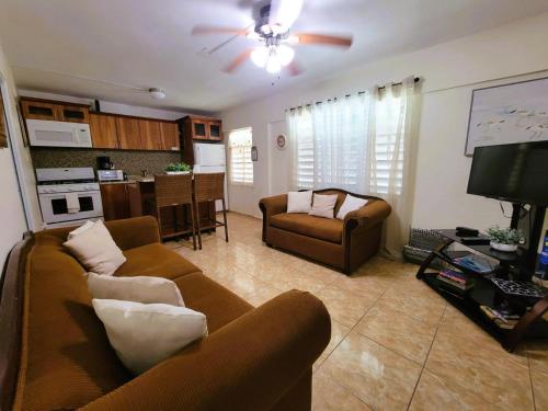 Beachfront 2 bdr WiFi Hammock Kitchen The Reef 1 - image 6