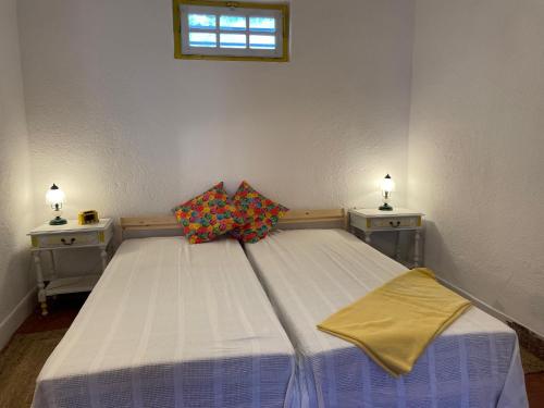 2 twin beds