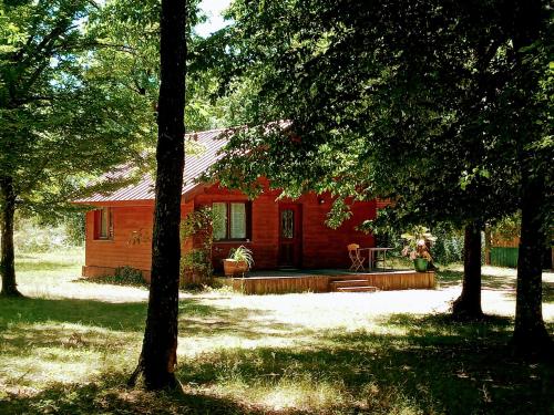 Chalet en forêt, brame du cerf