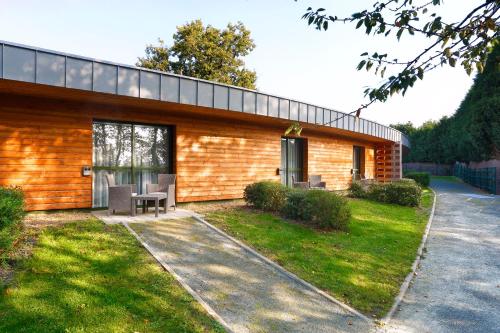 Logis Hotel Domaine du Moulin Cavier - Restaurants & Spa - 발코니/테라스