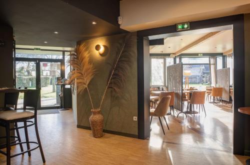 Logis Hotel Domaine du Moulin Cavier - Restaurants & Spa - 레스토랑