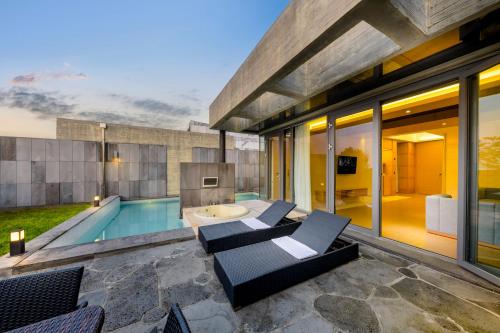 Swimming pool, Stanford Hotel & Resort Jeju in Aewol