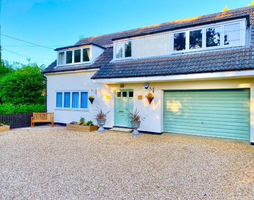 . Red House Cottage - peaceful - views - walks