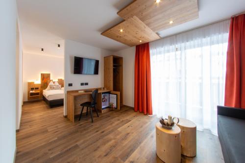 room detail thumbnail 1