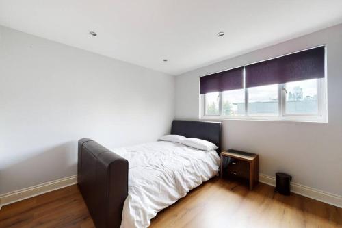Picture of Spacious 4 Bedroom Home With Garden In London