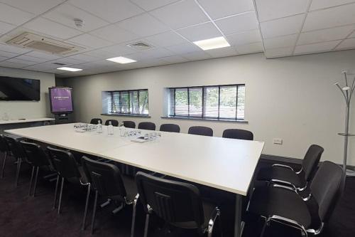 Village Hotel Manchester Hyde - image 6