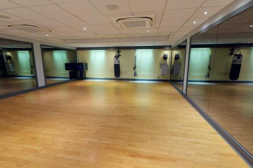 Village Hotel Manchester Hyde - image 2