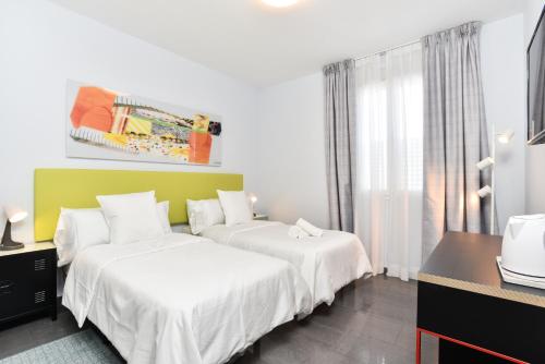 2 twin beds