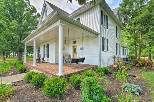 Lush, Modern Farmhouse with Mtn Views and Sunroom