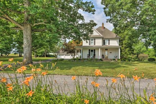 Lush, Modern Farmhouse with Mtn Views and Sunroom