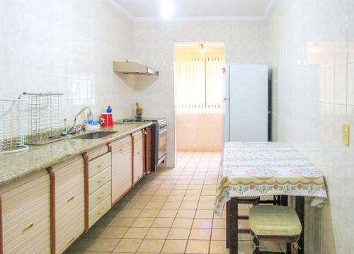 Konyha, Apto a 600 metros da Praia Grande em Ubatuba SP in Praia Grande