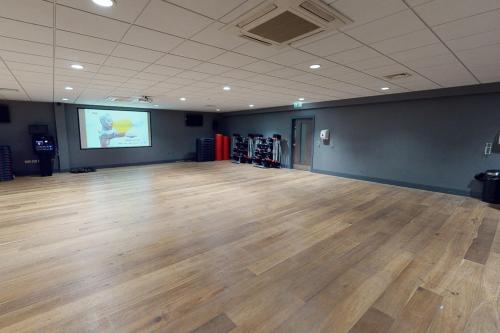 Village Hotel Glasgow - image 14