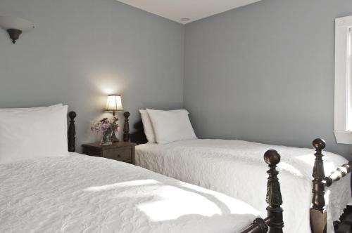 Golden Stage Inn - image 7