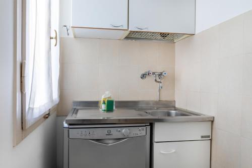 One-Bedroom Apartment image 10